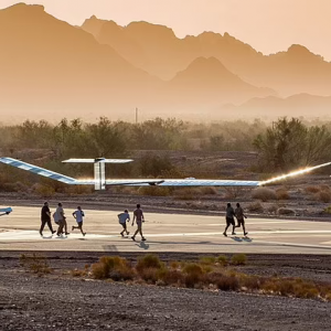 空客太陽能無人機高飛7.6萬英尺，成功向地面?zhèn)魉蛯拵Х? class=